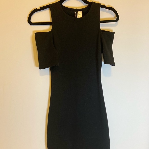 NWOT H&M off the shoulder flattering bodycon dress, ribbed fabric, size 2 - Picture 2 of 6